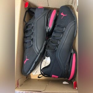 Unisex New Puma
Axelion Mesh training shoes in black with dark pink accents.